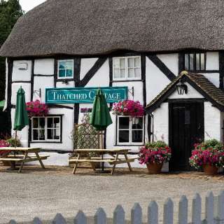 thatchedcottagefarnborough1 media 175787633